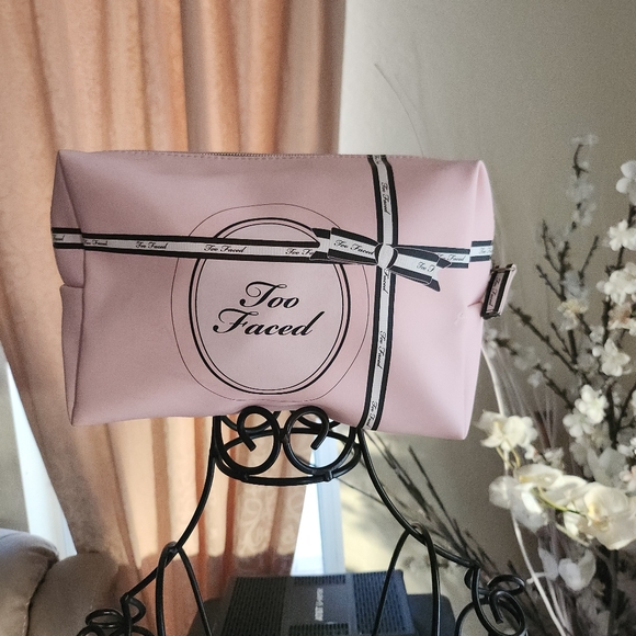 Too Faced pink cosmetic bag - Picture 1 of 5